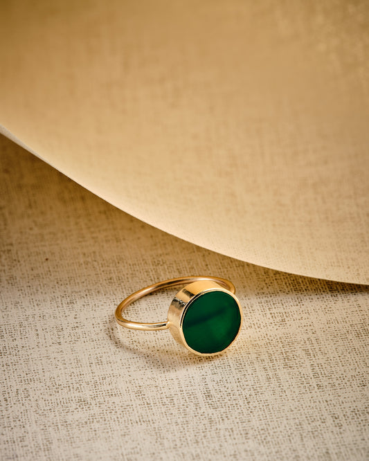 Green Agate disc ring with gold on beige material