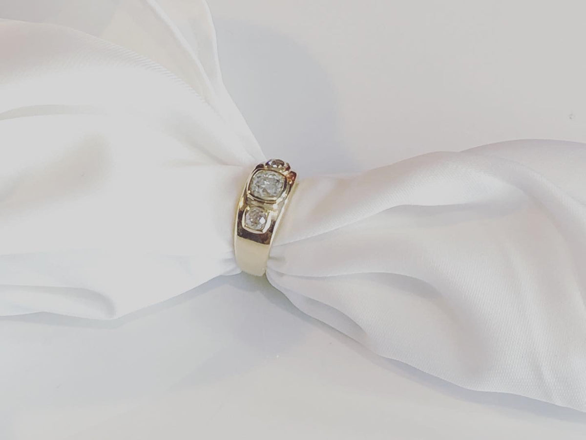 Gold Ring with diamonds