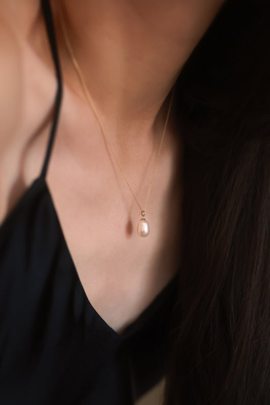 Simple Teardrop Pearl Necklace