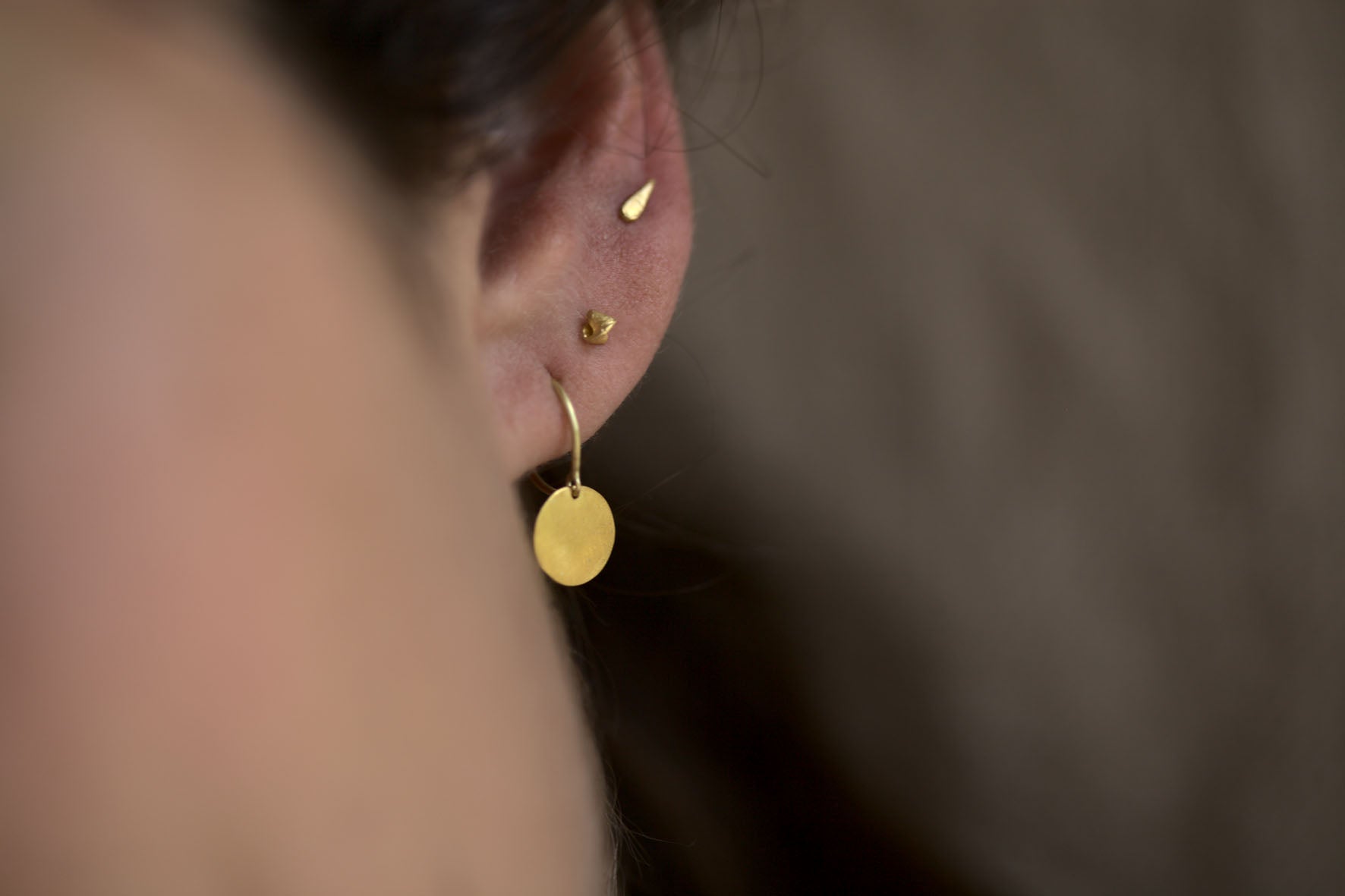 Heidi Hockenjos gold disc earrings on model