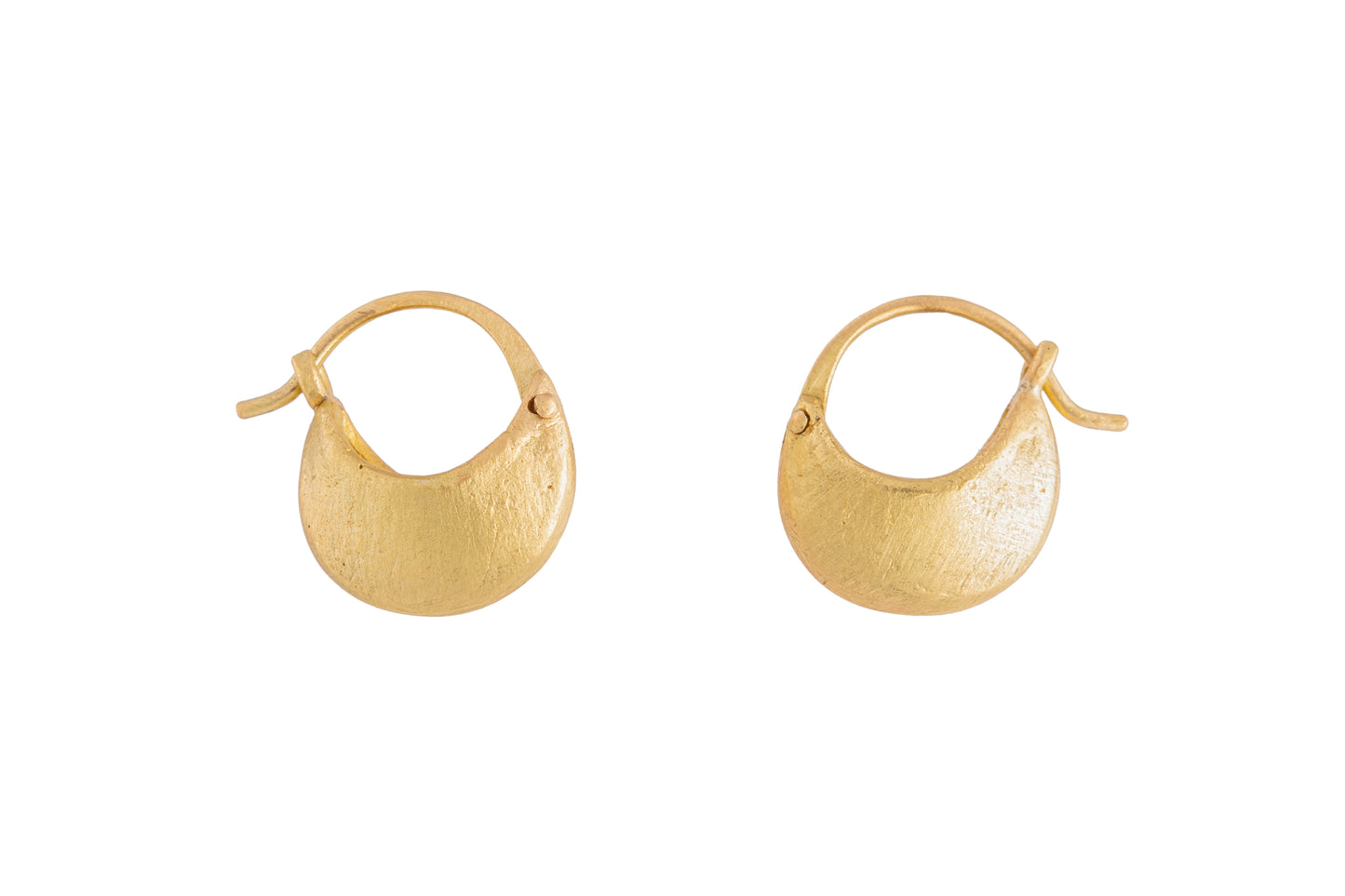 matt gold sara cradle huggie earrings